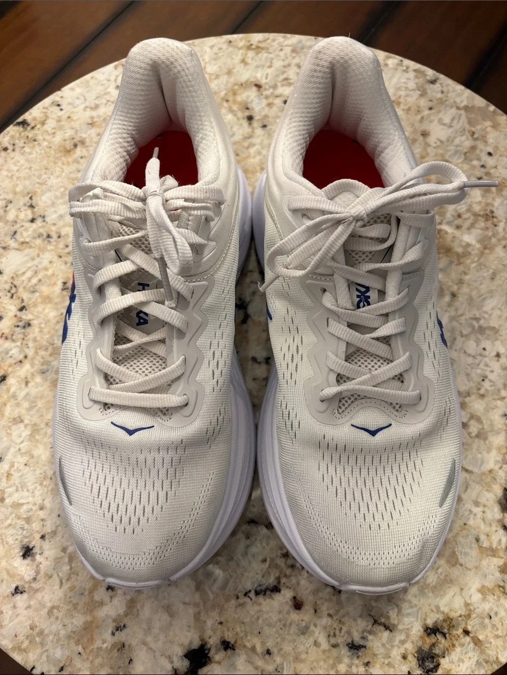 Hoka Men’s Bondi 9; size 9D - Like new condition